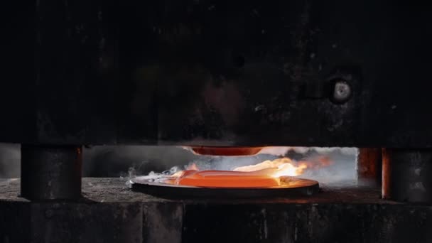 Super Langzame Beweging Van Industrieel Metaal Smeden Vuur Vonken — Stockvideo