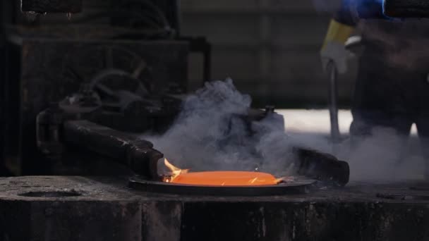 Super Wolne Tempo Kucia Metalu Przemysłowego Ogień Iskry — Wideo stockowe