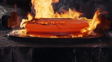 Havacılık endüstrisi için endüstriyel demir döşeme makineleri kullanılıyor.