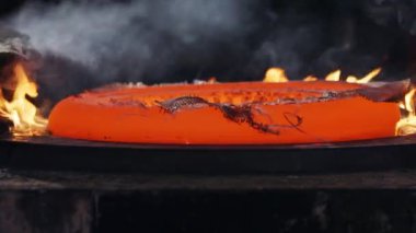 Havacılık endüstrisi için endüstriyel demir döşeme makineleri kullanılıyor.