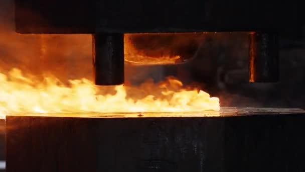 Metallsmide För Flyg Och Rymdindustrin Med Hjälp Industriell Smidespress — Stockvideo