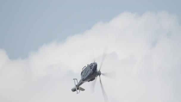 H160 Kommersiell Helikopter Flygning Låg Höjd — Stockvideo