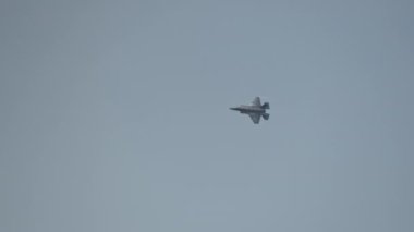 ABD Hava Kuvvetleri F-35 yüksek hızlı uçuş sırasında hayalet savaş uçağı