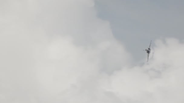 Dassault Rafale Preformando Maniobras Alta Velocidad Mostrando Sus Habilidades — Vídeos de Stock