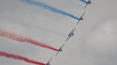 Paris, Fransa. 24 Haziran 2023 - Patrouille de France Fransız Hava Kuvvetleri 'nin akrobatik gösteri ekibi