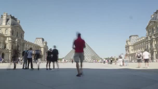 Париж Франція Червня 2023 Тімелапс Відвідувачів Музеї Лувр — стокове відео