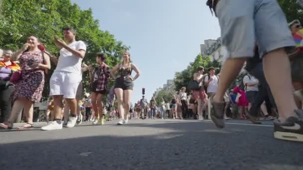 Parigi Francia Giugno 2023 Gente Cammina Strade Della Città Nella — Video Stock