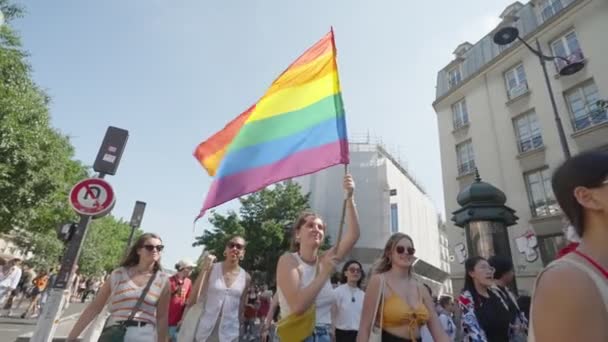 프랑스 2023 사람들은 Lgbt 인권을 스러운 행진을 거리를 걷습니다 — 비디오