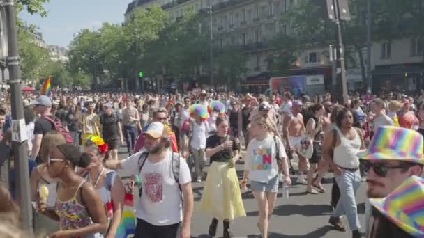 París Francia Junio 2023 Gente Camina Por Las Calles Ciudad — Vídeos de Stock