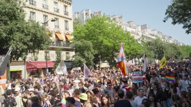 Paris Frankrike Juni 2023 Folk Går Stadens Gator Den Årliga — Stockvideo