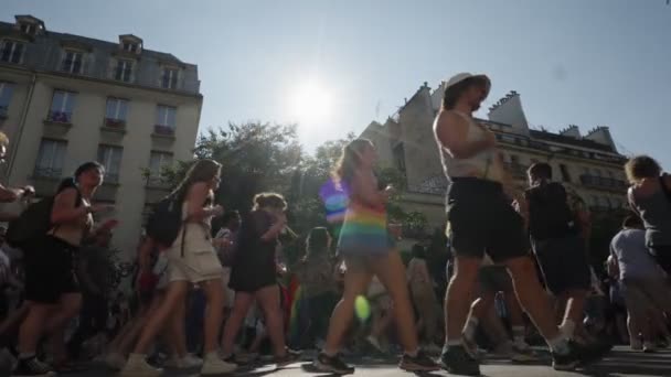 Paříž Francie Června2023 Lidé Chodí Ulicích Města Každoročním Průvodu Hrdosti — Stock video