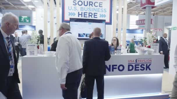 Bourget Francia Junio 2023 Visitantes Del Salón Aéreo París Pasean — Vídeos de Stock