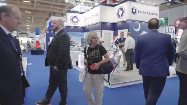 Буржуа Франція Червня 2023 Відвідувачі Паризького Авіасалону Гуляють Залах Виставках — стокове відео