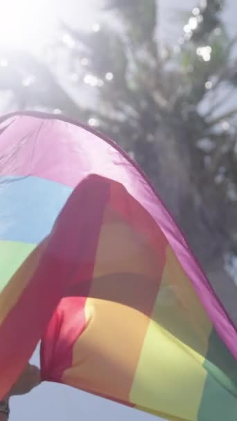 Mișcarea Lentă Steagului Curcubeului Fluturând Timpul Unei Parade Mândrie — Videoclip de stoc