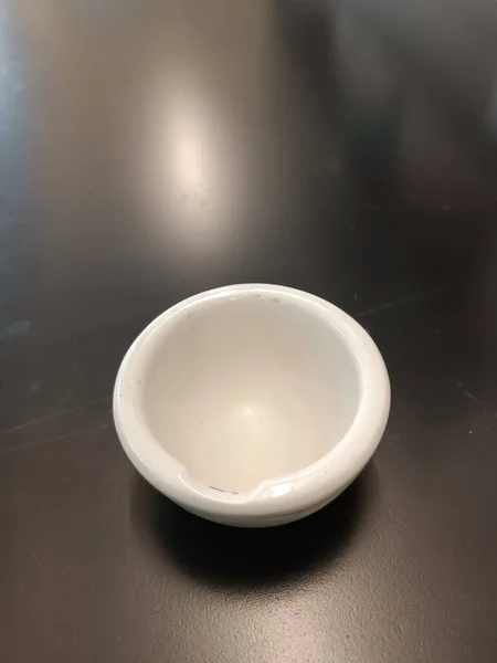 Weißer Keramikmörtel Für Mahlwerk — Stockfoto