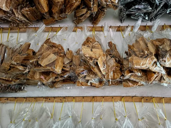 Bitar Saltad Fisk Förpackningar Torr Livsmedelsbutik — Stockfoto