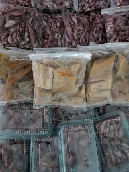 Bitar Saltad Fisk Bläckfisk Förpackningar Torr Livsmedelsbutik — Stockfoto