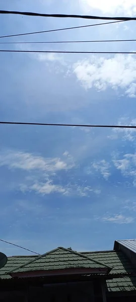Blauer Himmel Und Schöne Wolken — Stockfoto