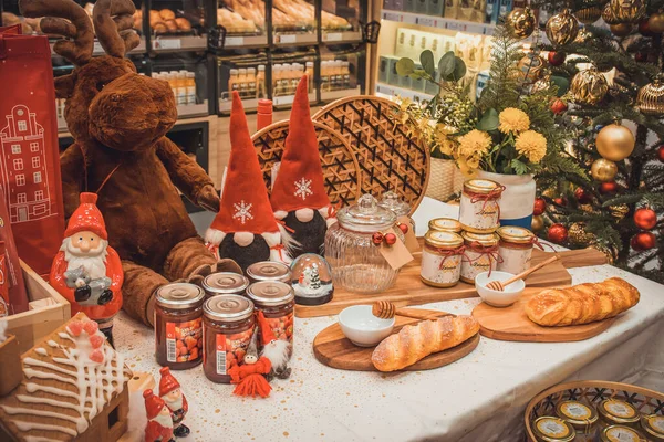 Piyasada Noel süslemeleri