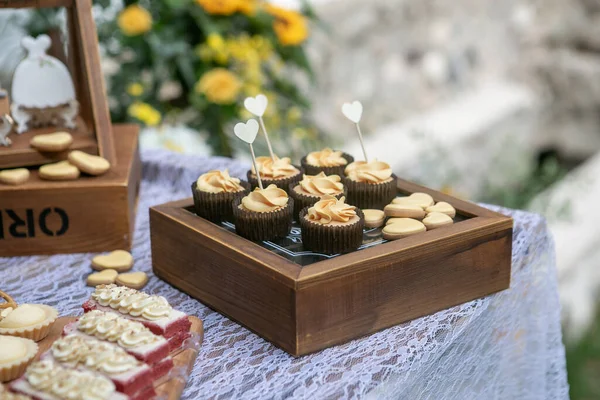 Hochzeitstorte Mit Schokolade Und Nüssen — Stockfoto
