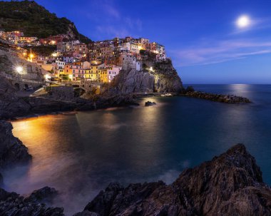 Manarola 'nın inanılmaz mavi saati Cinque Terre, Liguria, İtalya' daki en eski şehirlerden biri olabilir.