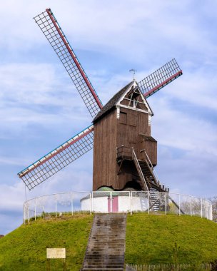 Bruges, Belçika, Avrupa 'daki eski yel değirmeni