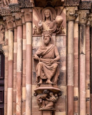 Strazburg, Alsace, Fransa 'daki Katedral' in uçan payandaları.