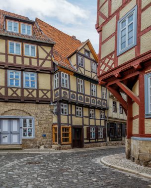 Ünlü ortaçağ şehri Quedlinburg 'un güzel mimarisi, Saksonya-Anhalt, Almanya, Avrupa