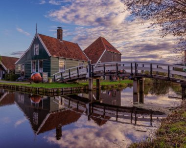 Hollanda 'daki Zaanse Schans' ın güzel manzarası