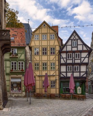 Quedlinburg, Saksonya-Anhalt, Almanya 'da tipik Alman yarı keresteli binalar