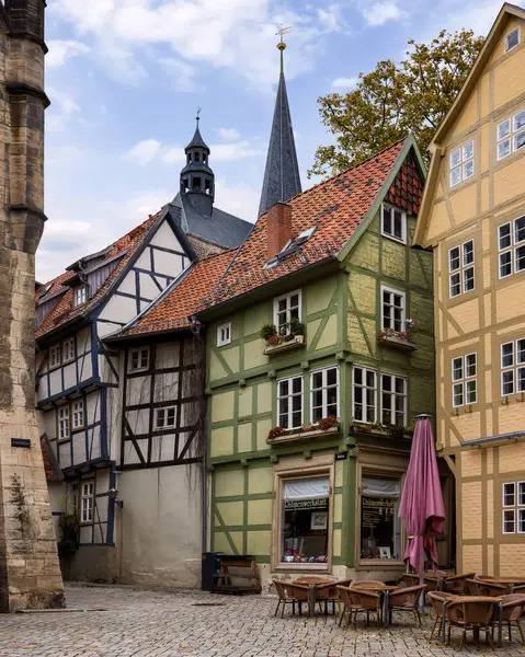Quedlinburg, Saksonya-Anhalt, Almanya 'da güzel renkli yarı keresteli binalar