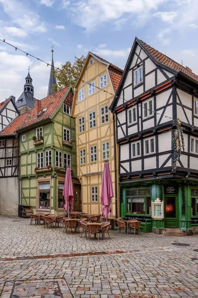 Quedlinburg, Saksonya-Anhalt, Almanya 'da güzel renkli yarı keresteli binalar