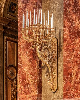 Aziz Stephen Bazilikası Budapeşte 'nin içindeki avize.