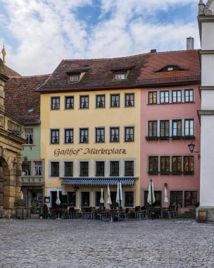 Eski Rothenburg ob der Tauber, Bavyera, Almanya 'daki güzel eski renkli binalar