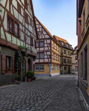 Eski Rothenburg ob der Tauber, Bavyera, Almanya 'daki güzel eski renkli binalar
