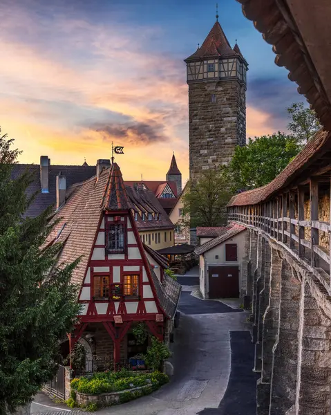 Güzel ve büyülü ortaçağ kasabası Rothenburg ob der Tauber