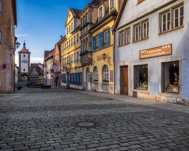 Bavyera 'nın Rothenburg ob der Tauber kentindeki Plnlein manzarası