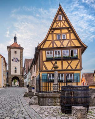 Güzel ve büyülü ortaçağ kasabası Rothenburg ob der Tauber