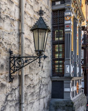 Hann Belediye Binası 'nın ön cephesinde güzel mimari detaylar var. Munden