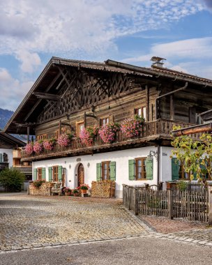 Almanya 'nın Bavyera kentindeki Garmisch-Partenkirchen şehrinin güzel manzarası