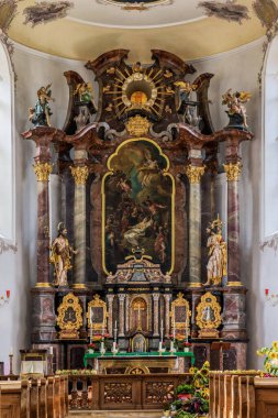 Fussen, Bavyera, Almanya 'daki Aziz Stephen Fransisken Manastırı' nın güzel iç mekanı.