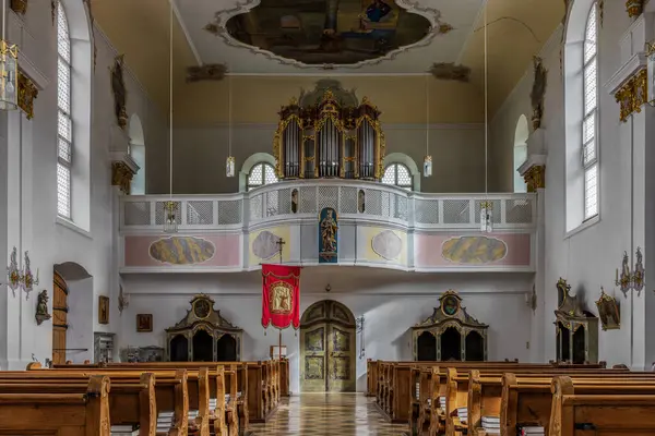 Fussen, Bavyera, Almanya 'daki Aziz Stephen Fransisken Manastırı' nın güzel iç mekanı.