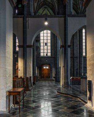 St. Kornelius Kilisesi 'nin güzel iç mimarisi ve muhteşem süslemeleri.