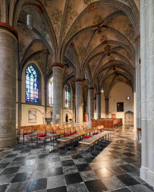 St. Kornelius Kilisesi 'nin güzel iç mimarisi ve muhteşem süslemeleri.