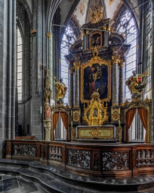 St. Kornelius Kilisesi 'nin güzel iç mimarisi ve muhteşem süslemeleri.