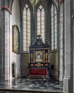 St. Kornelius Kilisesi 'nin güzel iç mimarisi ve muhteşem süslemeleri.