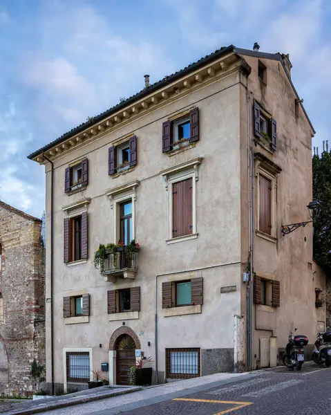 Aşk şehrinin romantik eski şehir merkezi, Juliet ve Romeo 'nun doğduğu yer, güzel İtalya' nın mücevheri, Verona, Lombardy 'de.