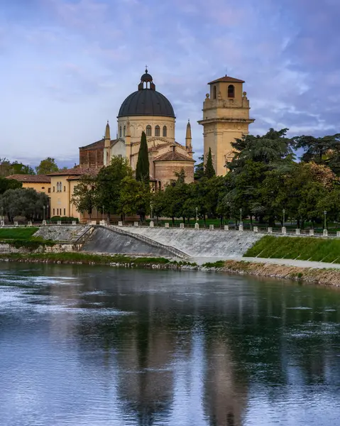 Aşk şehrinin romantik eski şehir merkezi, Juliet ve Romeo 'nun doğduğu yer, güzel İtalya' nın mücevheri, Verona, Lombardy 'de.