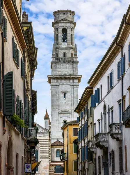 Aşk şehrinin romantik eski şehir merkezi, Juliet ve Romeo 'nun doğduğu yer, güzel İtalya' nın mücevheri, Verona, Lombardy 'de.