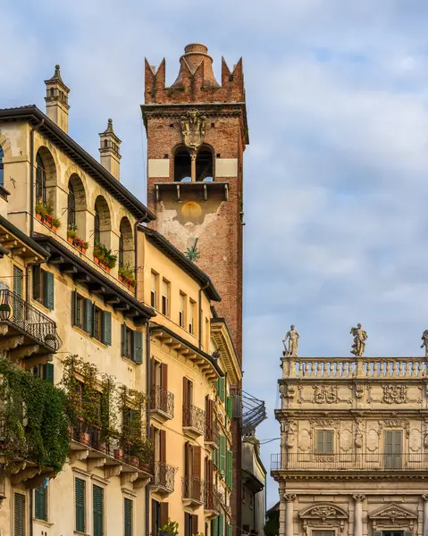 Aşk şehrinin romantik eski şehir merkezi, Juliet ve Romeo 'nun doğduğu yer, güzel İtalya' nın mücevheri, Verona, Lombardy 'de.